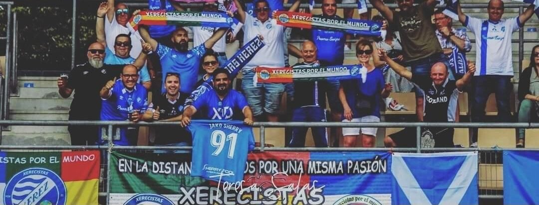 EN LA DISTANCIA  UNIDOS POR UNA MISMA PASIÓN
